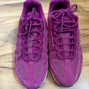 Nike Women's Magenta Sneakers